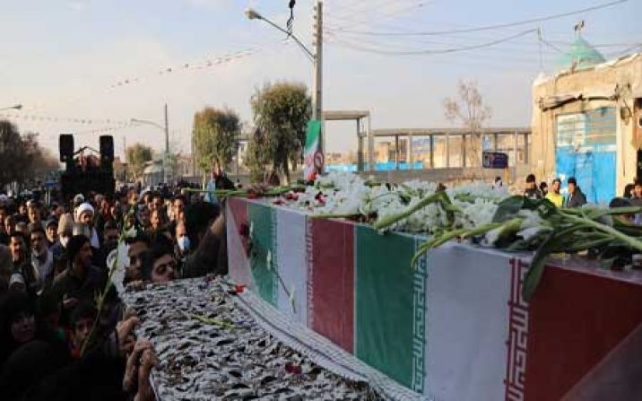 پیکر مطهر شهید گمنام دربوستان شهدای آذر قم خاکسپاری شد